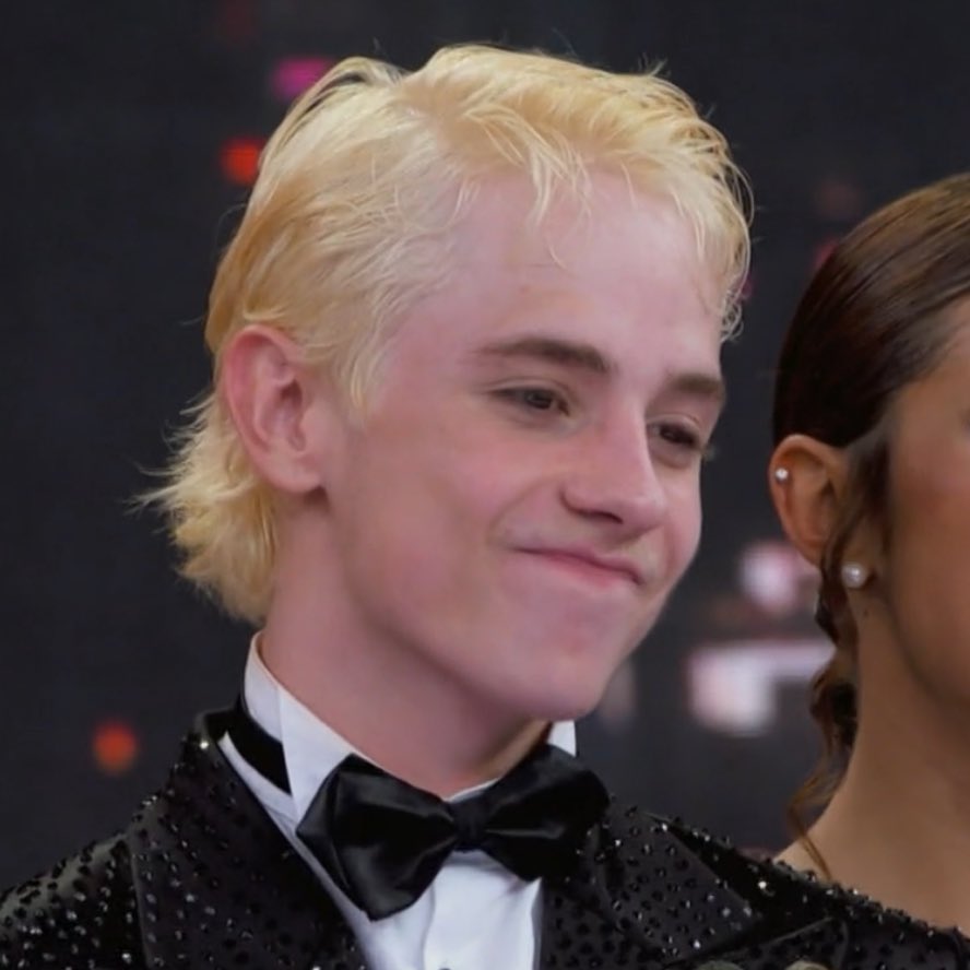 matheuscaseca's tweet image. como que a Nathalia Dill vai dormir sabendo que acabou com o sonho do Juliano Floss, um menino de 20 anos