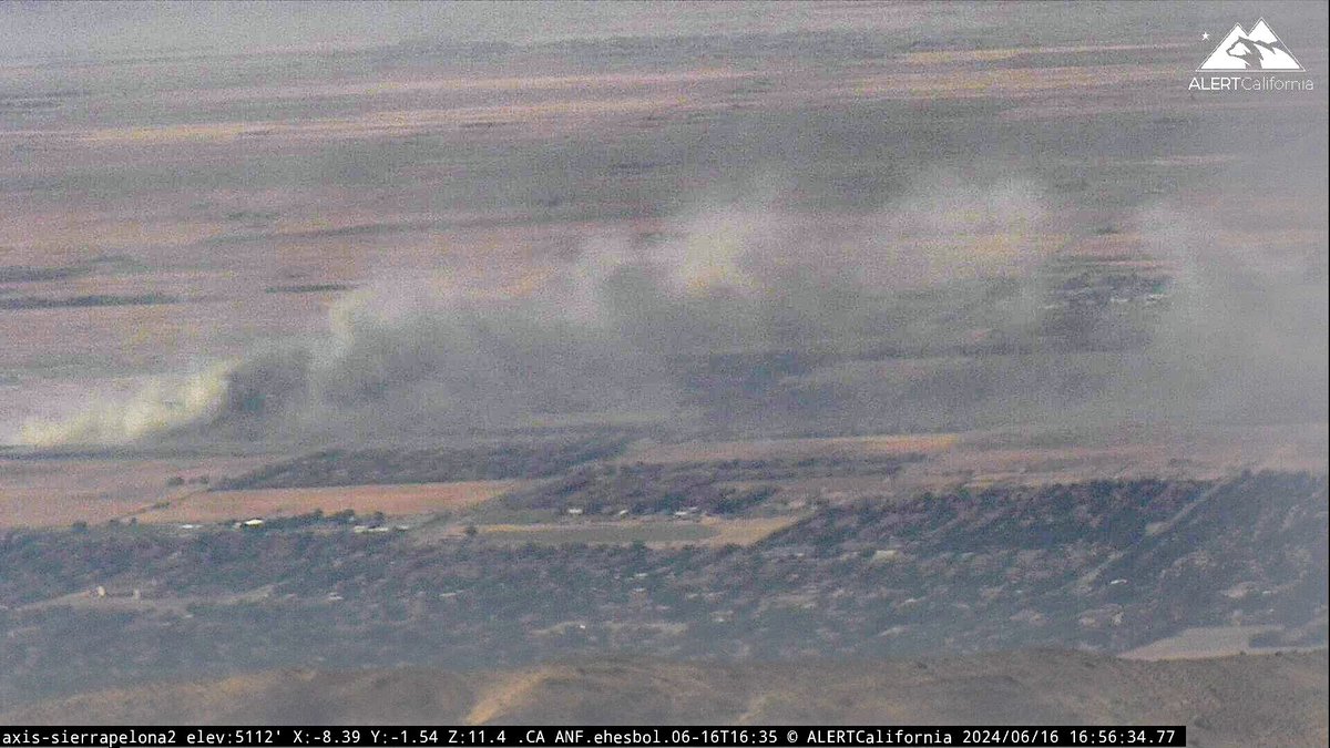 engineco16's tweet image. #MaxFire The head of the fire seems to be holding at the line of structures. This area could be where the black smoke is. #AntelopeValley