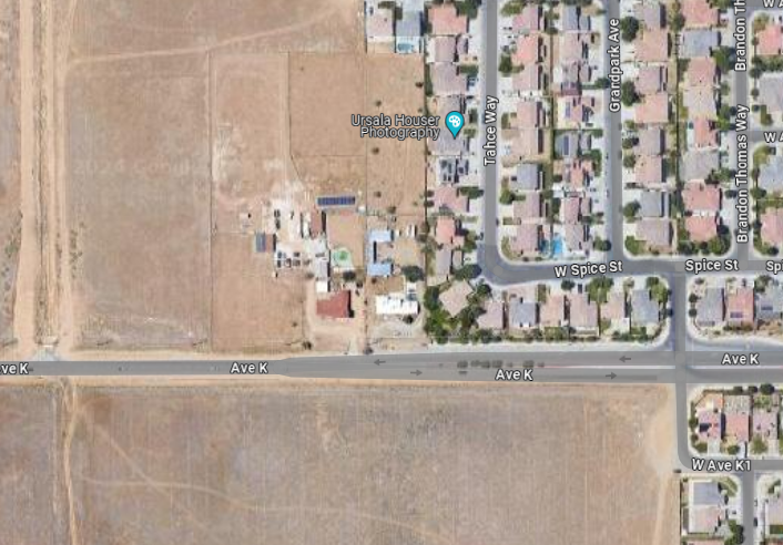 engineco16's tweet image. #MaxFire The head of the fire seems to be holding at the line of structures. This area could be where the black smoke is. #AntelopeValley