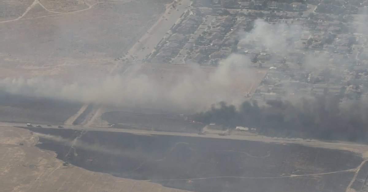 ImIntoFires's tweet image. Pictures of the structures on fire.#MaxFire VIA:@KTLA