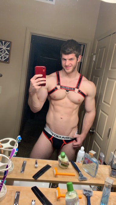 Happy Daddy’s Day everyone ? https://t.co/xjh82D1KGU