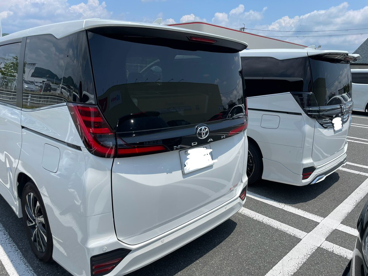 書類関係でご迷惑おかけした罪滅ぼしにとりあえずキーパーで洗車と清掃してきた。
#ノア #ヴォクシー #ラストツーショット