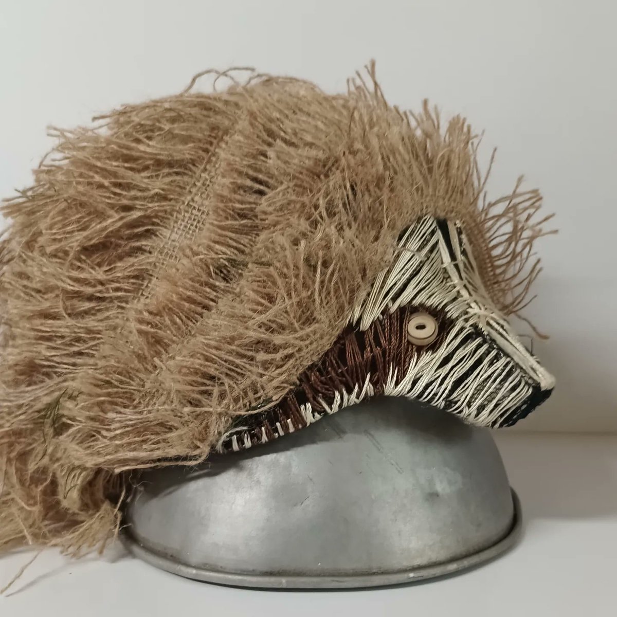 csaenz69's tweet photo. Hace unos días atrás se presentó la idea de crear una máscara de algún simpático animal, entre varios postulantes se me ocurrió practicar con el #perezoso #alambre #textil #costarica🇨🇷 #cynthiasaenzartistavisual https://t.co/l96Q8nfNO6