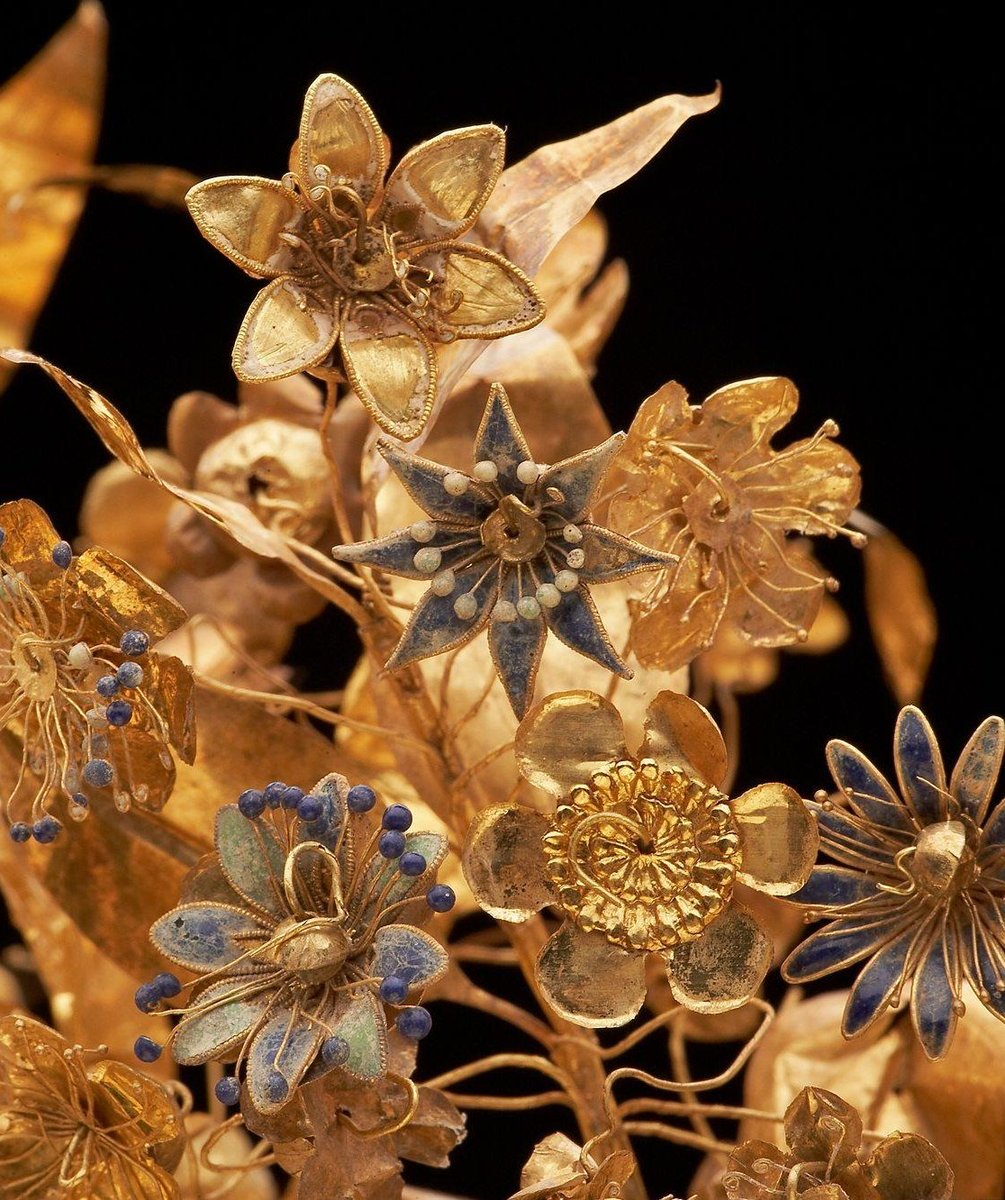 Detail of golden wreath of flowering myrtle. 

Archaeological Museum of Thessaloniki. 

©Orestis Kourakis