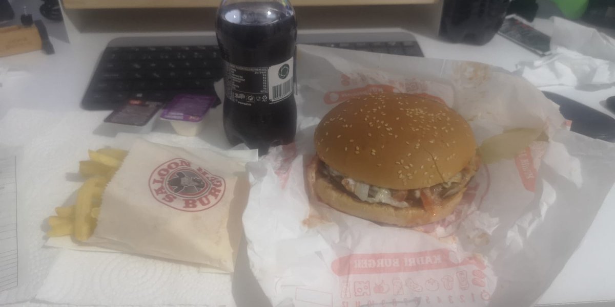 sevgili <a href="/burger_saloon/">SaloonBurger</a> yemeksepetinden bir yemek söyledim ama söylediğime bin pişman oldum sizlerde parayı bulduktan sonra türk milletini dolandırma kandırma yönelime eğildiniz resimler ekte hamburger ve patates ayrıca buz gibi yazık çok yazık