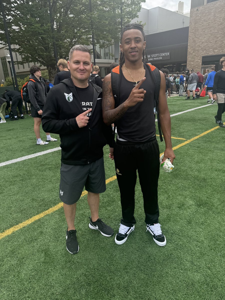 NoahM29_'s tweet photo. Huge thank you to @CoachBarnum69 @cfry_05 For the Great opportunity to come out and showcase what I can do and giving me tips on what i can improve on! #Goviks 💚🖤 @teamlillard7on7 @flyguyhuey5 @LionellSinglet1 https://t.co/gylqyUQ0MJ
