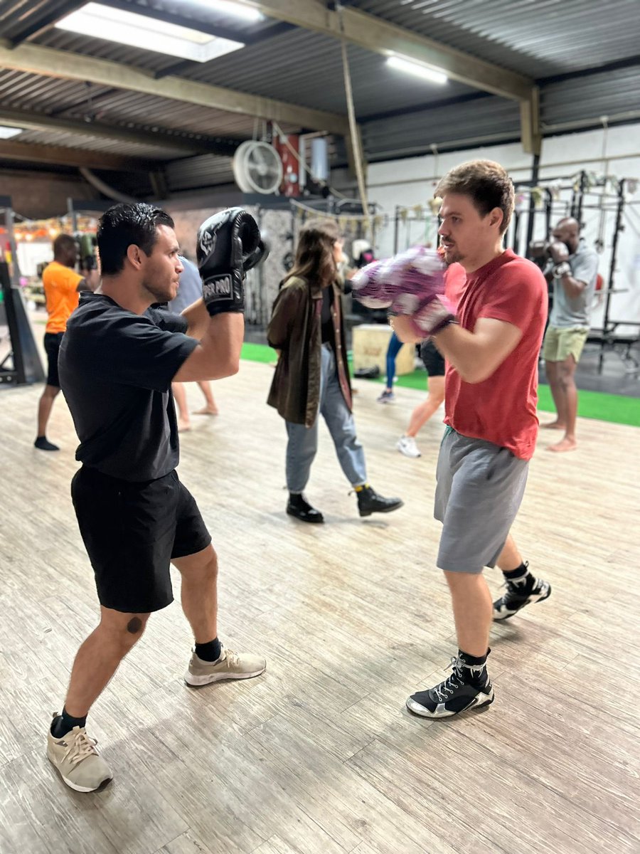 Eerste opleiding PT &amp; Small group Kickbokstrainer met professioneel kickbokser en docent Mels Boogaard

opleidingen2000.nl/allroundcondit…