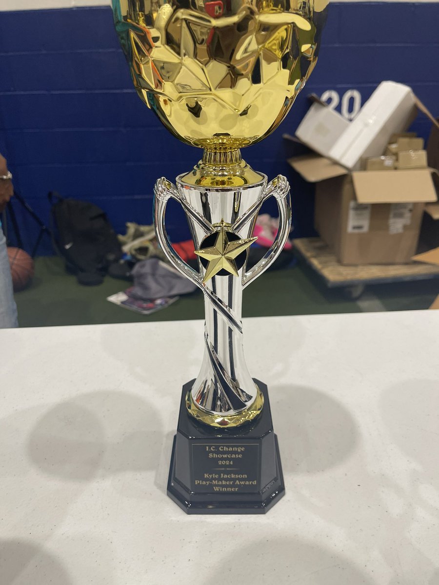 taevonwalker2's tweet image. @iancle1 #icchangeshowcase This showcase was amazing , had a opportunity to play in front of colleges coach’s for free, it was a incredible event also got “Play-Maker” Award #unsigned