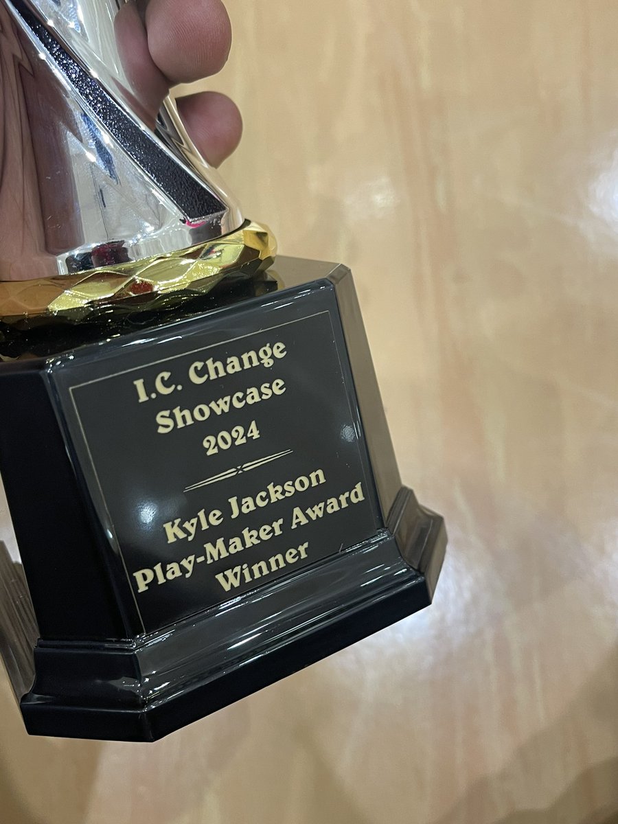 taevonwalker2's tweet image. @iancle1 #icchangeshowcase This showcase was amazing , had a opportunity to play in front of colleges coach’s for free, it was a incredible event also got “Play-Maker” Award #unsigned
