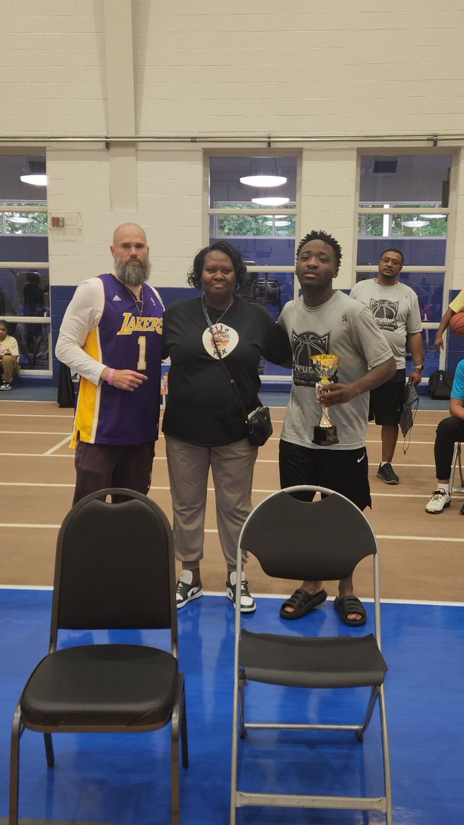 taevonwalker2's tweet image. @iancle1 #icchangeshowcase This showcase was amazing , had a opportunity to play in front of colleges coach’s for free, it was a incredible event also got “Play-Maker” Award #unsigned