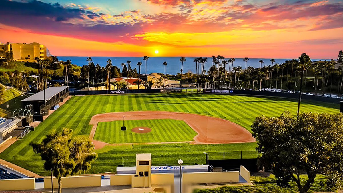 In honor of the College World Series

Here are the most stunning college baseball stadiums

A thread 🧵🧵

Pepperdine University - Malibu, CA
