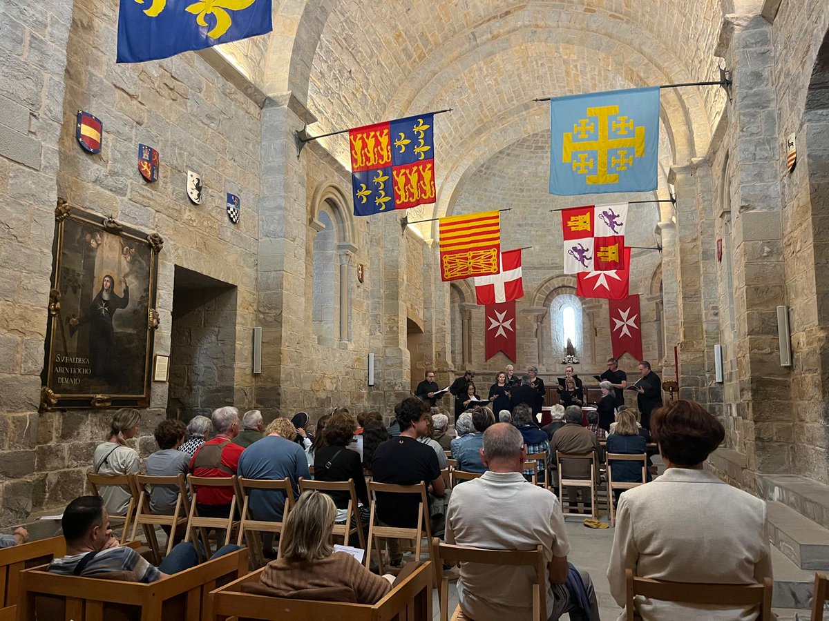 Ayer, sábado, disfrutamos de la actuación del Coro de Cámara "Spem In Alium" en la Encomienda Sanjuanista de Cizur Menor.  La armonía y el talento de los músicos crearon una experiencia inolvidable para todos los asistentes. Adjuntamos algunas imágenes.