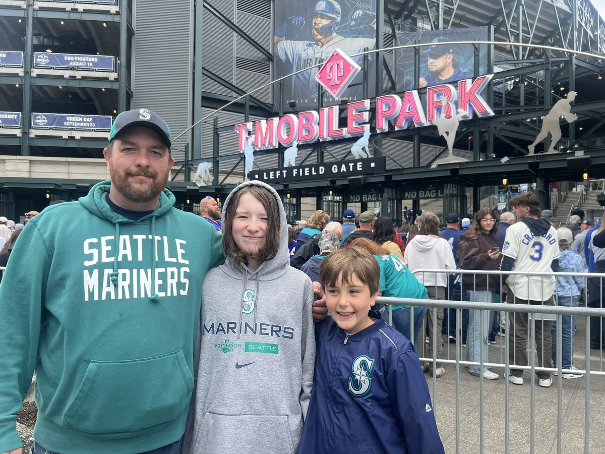 DocChappy84's tweet image. Another Father’s Day tradition! Go @Mariners!  #mariners #tmobilepark #FathersDay #beattexas @TMobilePark