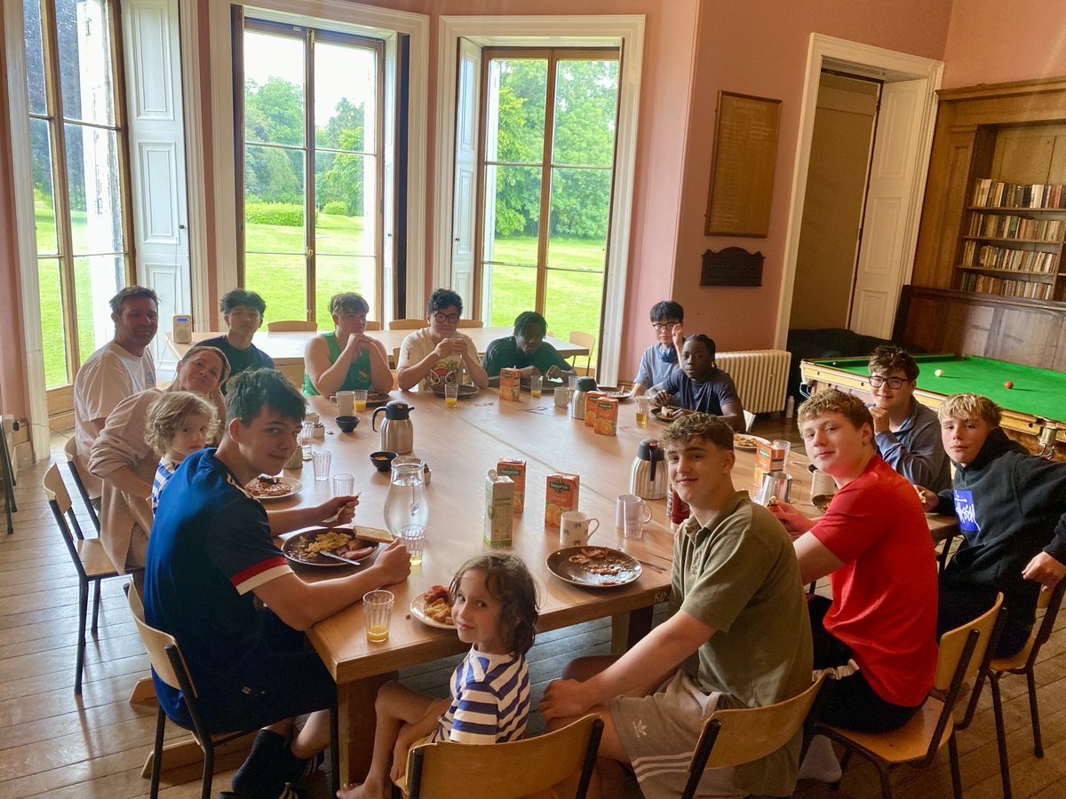 It’s not often we can all fit round one table for breakfast but with most of the exams over it was a quiet weekend at Kingweston!