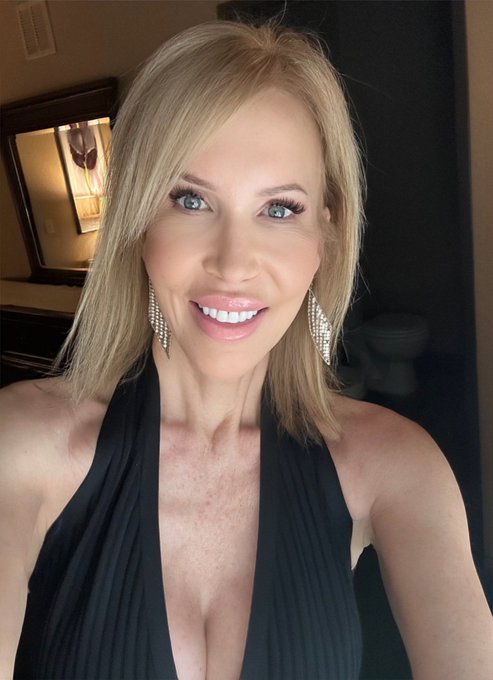 Happy Fathers Day! XOXO 💋  #FathersDay #Sunday #SundayThought #smile https://t.co/bh6hoRZJVT https://t<a href="/tag/fathersday"class="tags">#FathersDay</a><a href="/tag/sunday"class="tags">#Sunday</a><a href="/tag/smile"class="tags"><span>#smile</span></a><a href="/tag/sundaythought"class="tags"><span>#sundaythought</span></a>