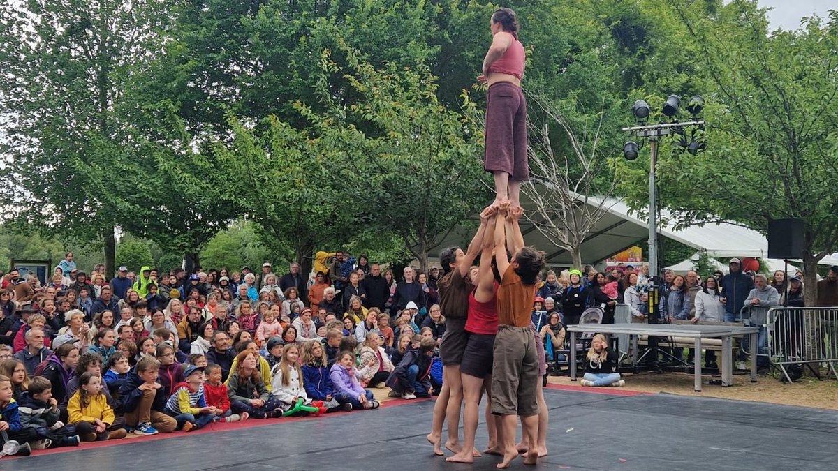paris_normandie's tweet photo. EN IMAGES. Pendant deux jours, le festival a embarqué les spectateurs dans son voyage artistique à Léry-Poses 📸 #Eure #festival #Lery https://t.co/Lart7BNU5e https://t.co/rJSnaf8CG9