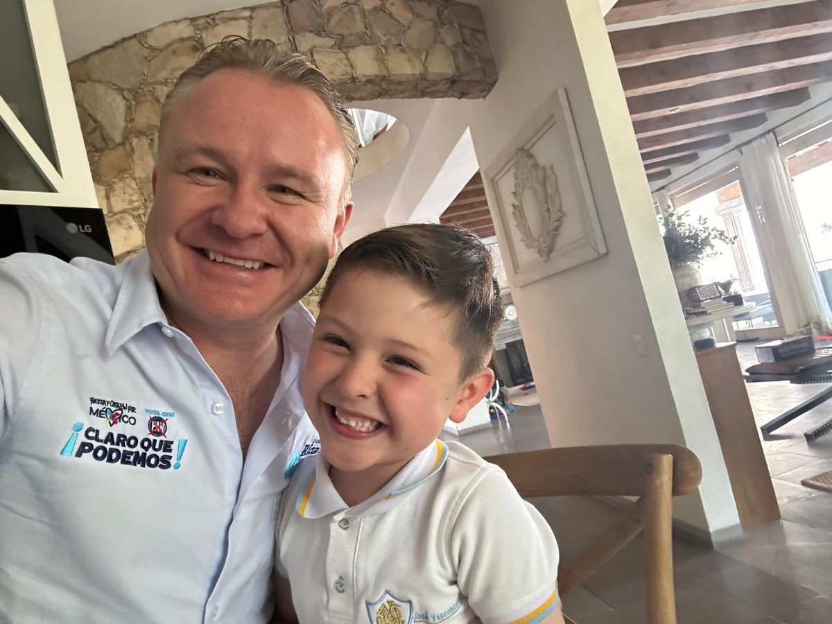 ¡Hoy es día de celebrar a los papás! Y quiero empezar con un gran reconocimiento para mi padre, quien siempre ha sido mi inspiración. 

Como padre ahora, comprendo las luchas y desafíos que enfrentamos. ¡Felicidades a todos los papás hoy y siempre!