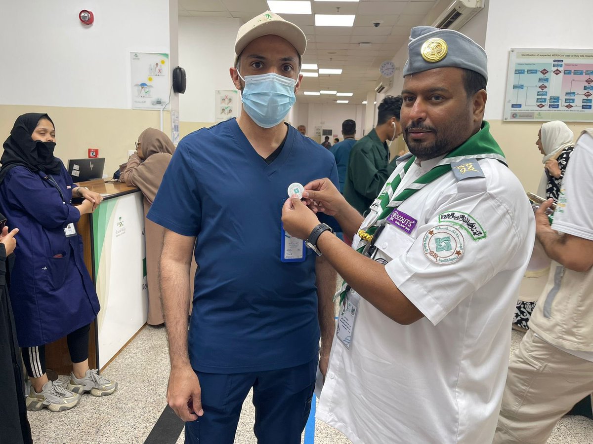 tan_ayash36's tweet photo. مقتطفات .. بالصور 📸

#تنمية_عياش ممثلة في الفرقة الكشفية تعايد وتكرم الكادر الطبي والإداري ومنسوبي مستشفى جبل الرحمة بمكة المكرمة، #معاً_نحو_تنمية_مستدامة .

@scouts_org_sa
#حج1445هـ
#يسر_وطمأنينة
#��لكشافه_في_الحج
#معاً_نحو_تنمية_مستدامة
#تنمية_عياش
#الكشافة_السعودية
#جمعية_الكشافة_العربية_السعودية