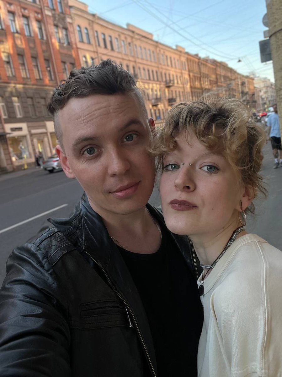 justsamwtf's tweet photo. это я с несравненной дашенькой лонли на перекуре, сейчас дома уже https://t.co/g2FGIZgPW0