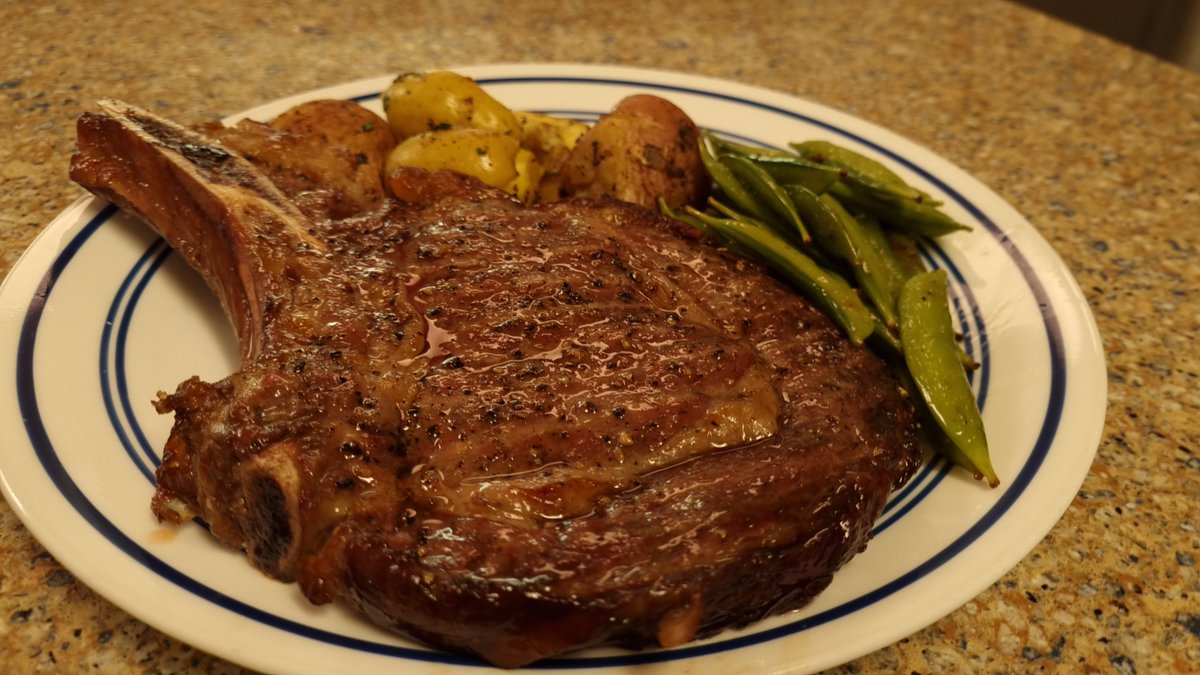 _KotoShiro's tweet photo. steaks on sale + only one other person to cook for = grilling and plating practice day https://t.co/pUqSdlcdto