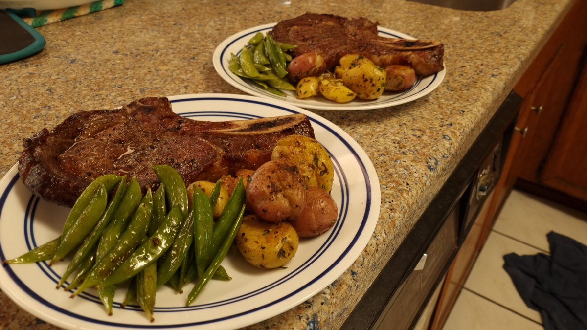 _KotoShiro's tweet photo. steaks on sale + only one other person to cook for = grilling and plating practice day https://t.co/pUqSdlcdto