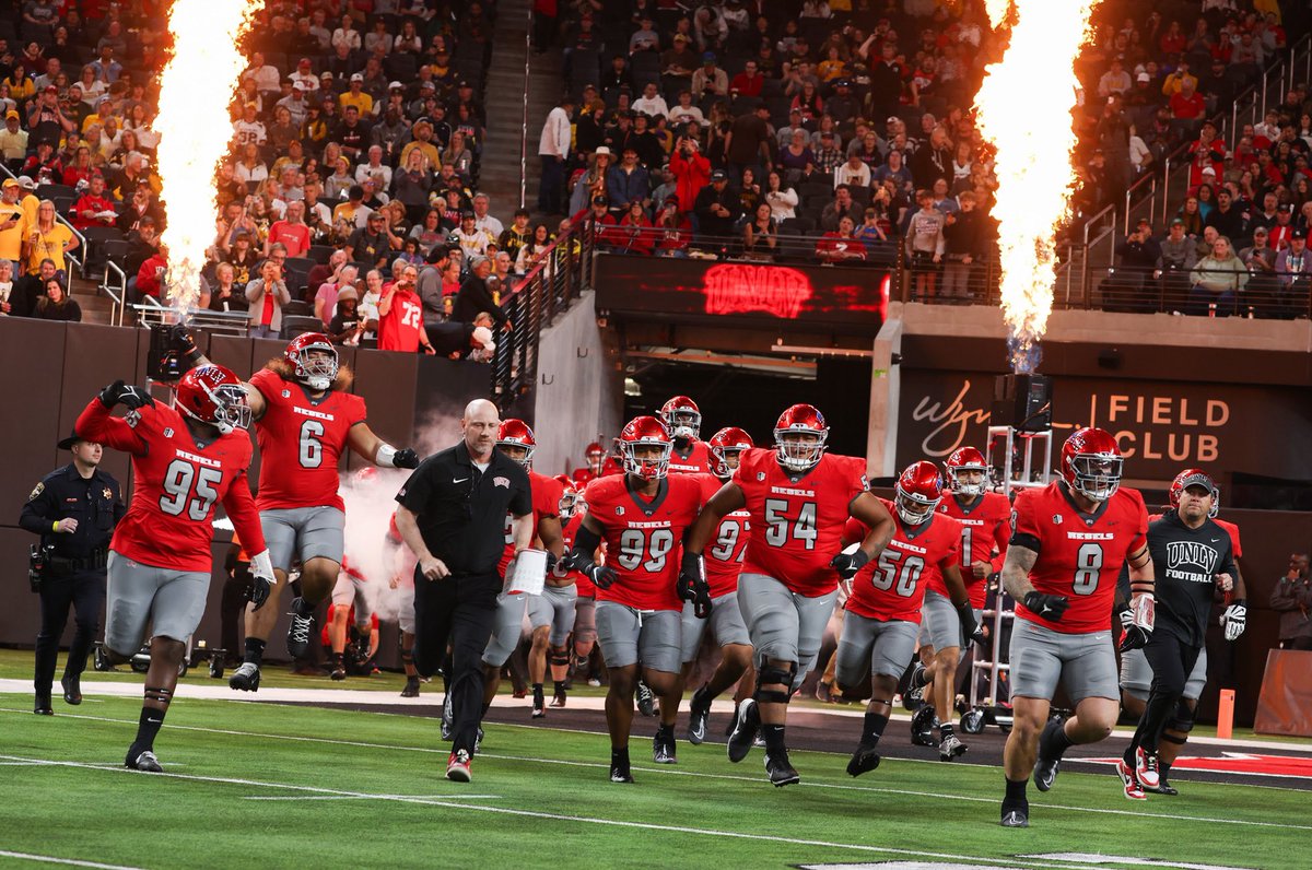 After a great camp and conversation with <a href="/Coach_Odom/">Barry Odom</a> I’m extremely blessed to say I have received my first division one offer from the University of Nevada, Las Vegas.<a href="/LaQuintaFB/">La Quinta Football Recruiting</a> <a href="/GregBiggins/">Greg Biggins</a> <a href="/adamgorney/">Adam Gorney</a> <a href="/ChadSimmons_/">ChadSimmons</a> <a href="/recruitcoachmc/">Mike Clayton</a> <a href="/Da_DREAM47/">Akeem Davis</a> 

#GoRebels🔴⚫️
