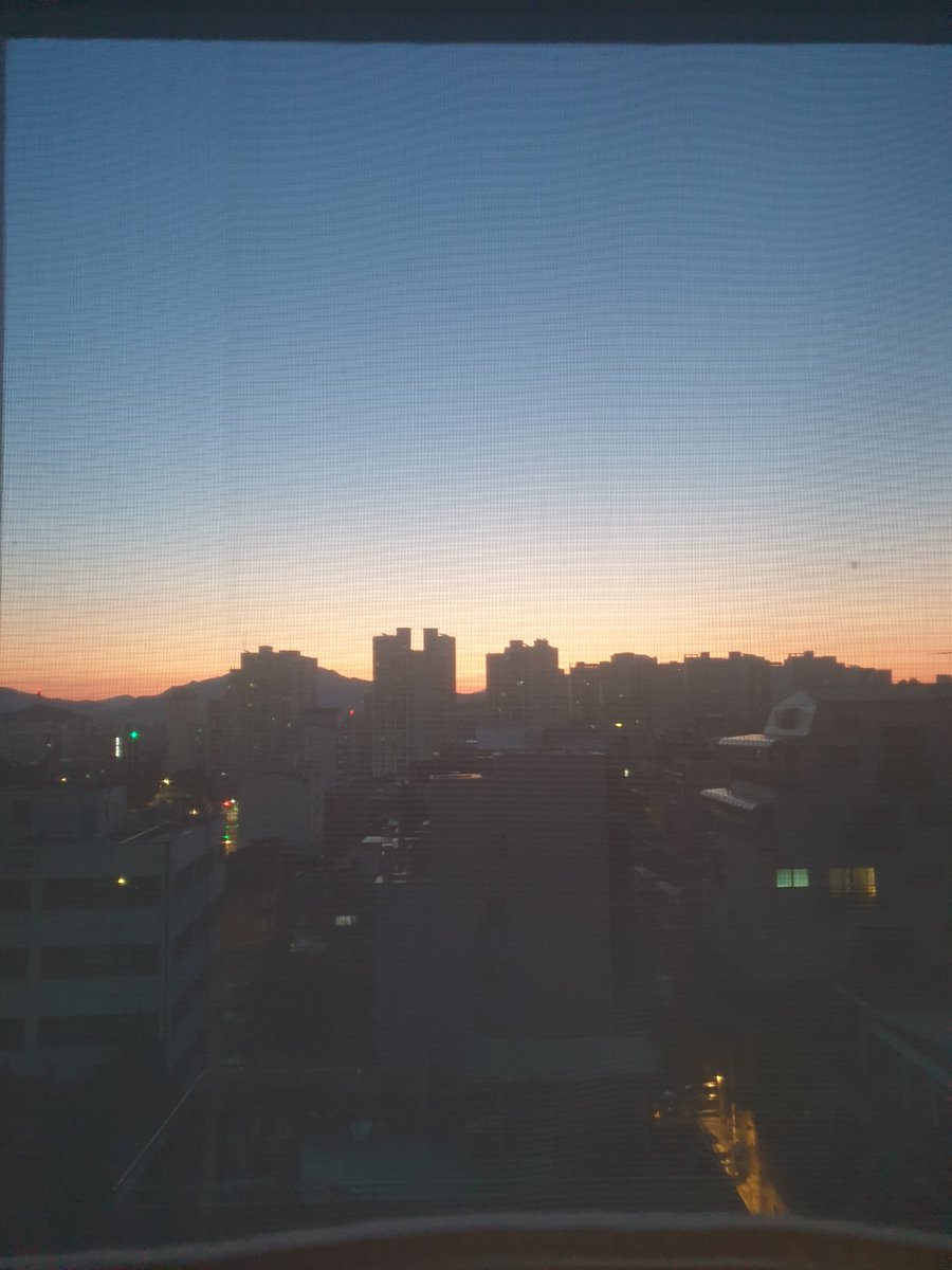 cjoopa's tweet image. 여명 점점 밝아짐