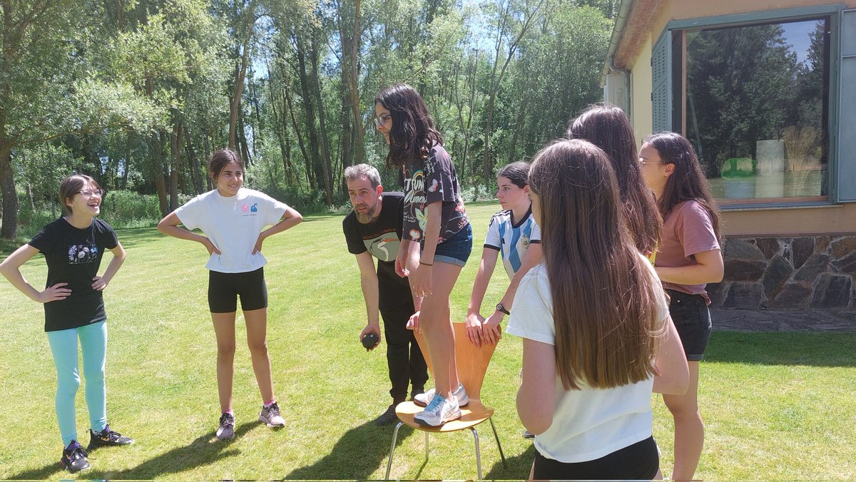 IESMHzamora's tweet image. Los alumn@s del #programabilíngue de 1ESO aprendieron de la naturaleza incomparable de @TormesEB en Almenara de Tormes en una jornada de #inmersiónlingüística irrepetible. Gran despedida de curso poniendo en práctica todo lo aprendido en #biologia 
#PIEEscuelasSaludables