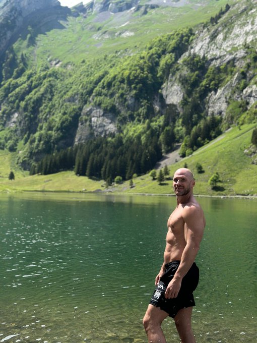 Swimming in lakes in the Alps 🇨🇭 https://t.co/OaDIdPBEIl