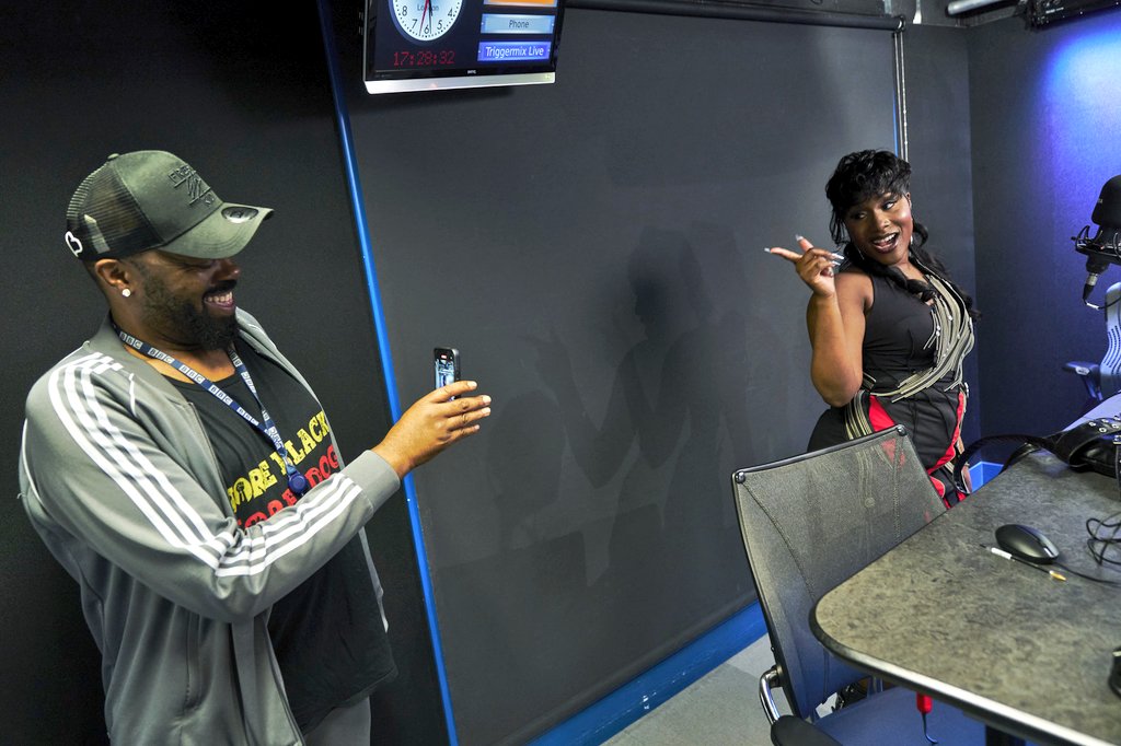 CrispinPhillip's tweet photo. Thanks to #AlicaiHarley #MrWilliamz #SpecialistMoss  #BigManZest for joining @RampageSound on BBC Radio @1Xtra 📻

Listen via @BBCSounds 🎧
https://t.co/NtM2iLIbB9 

#Rampage #Sundays #BBC1Xtra #FathersDay https://t.co/DFyrEIQuQ7