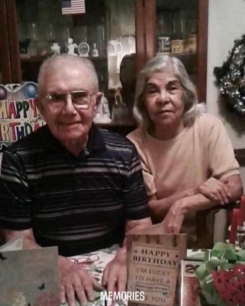 LorettaB1962's tweet photo. You my dear sweet #PapaArmy are the epitome of kind & giving. ๐Thank you for supporting your family & beyond. And thank you & #MamaArmy for loving #BTS & #Army
Happy Fathers Day Papa! I ๐ u. https://t.co/DdUutDoTnp