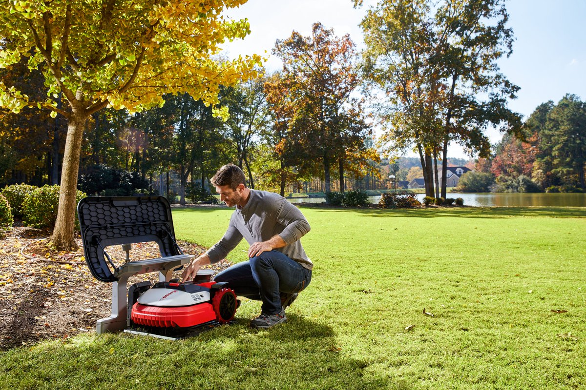 smartdots22's tweet photo. Happy #FathersDay to all the hardworking dads out there! Consider a robotic mower as the perfect gift for those who deserve a break from their hard work. 
#Dads #HardworkingDads #RoboticMower #GiftsForDad #GratefulForDad #Smartdots https://t.co/rYSazzbk11