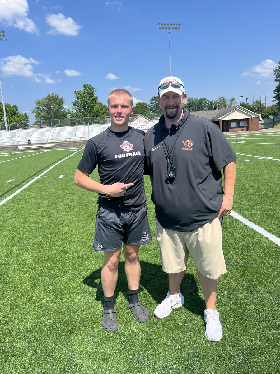 LovelessGunner's tweet photo. Great work today at Georgetown @CoachDGage @GtownCoachO @coachtaburns @CoachMobley8 @PCHSFB https://t.co/UAc4x9OoAL