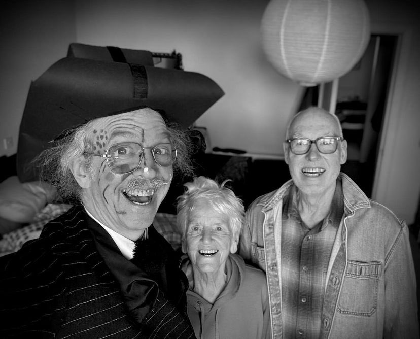 MUM! DAD! LAMPSHADE! DOORWAY!