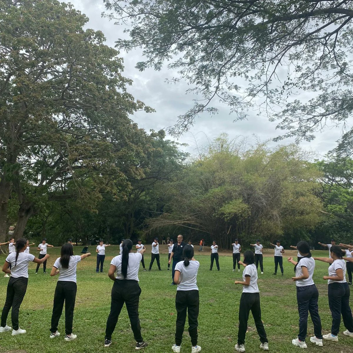caav52's tweet photo. #tripulantedecabina #tripulantesdevenezuela  #azafata #aeromozas  #cabincrewlife #cabinlife  #cabinfever #cabinlove  #flightattendant  #caav52 https://t.co/7Upm2K8iPp