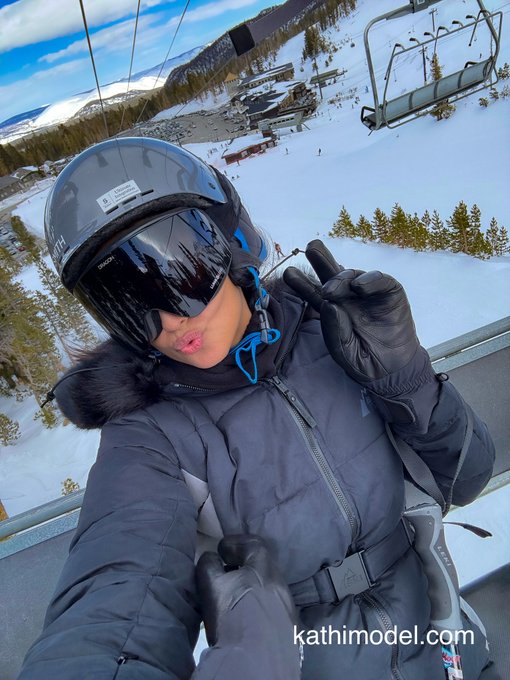 My First Time at a Ski Resort in Mammoth Mountain, California https://t.co/3afzm8RLwb https://t.co/u<a href="/tag/modellife"class="tags"><span>#modellife</span></a><a href="/tag/bikinihaul"class="tags"><span>#bikinihaul</span></a><a href="/tag/katherinnerodriguez"class="tags"><span>#katherinnerodriguez</span></a>