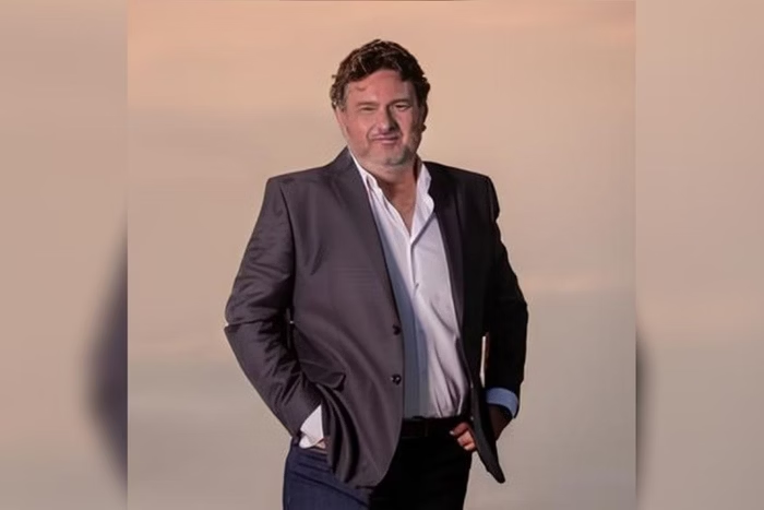 ➡️Quem é o empresário que atirou contra casal em rodovia de São Paulo

Adriano Domingues da Costa, procurado pela polícia por ter atirado em outro carro durante uma briga de trânsito, é empresário.

Leia: curt.link/kfFhb