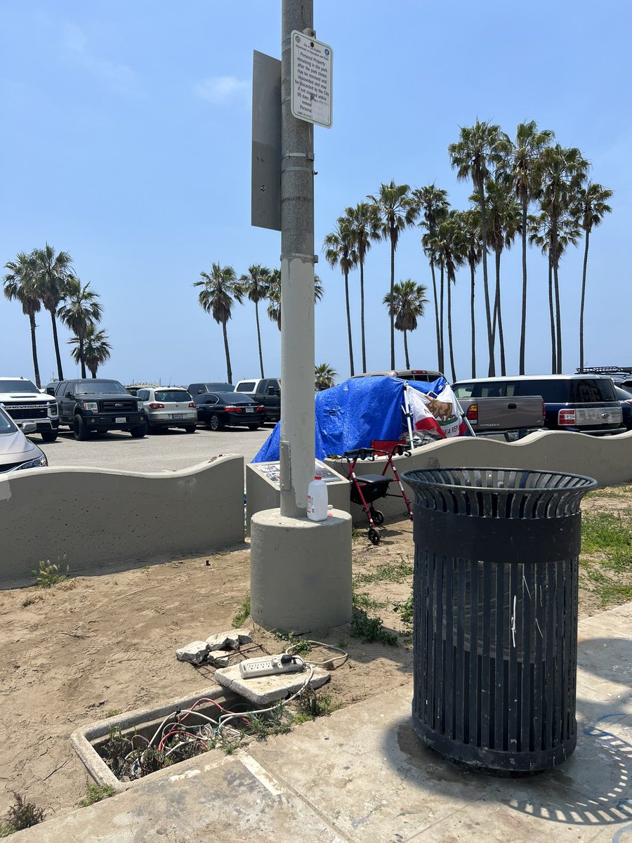 Free iPhone charging in Venice Beach