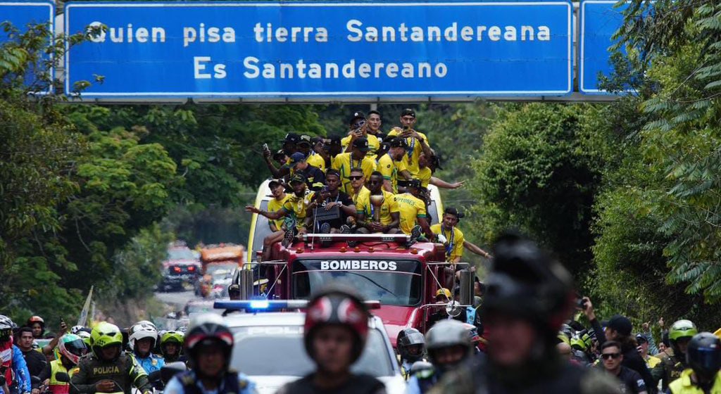 Tremenda esta imagen, aquí se resume un sentimiento: Santander y <a href="/ABucaramanga/">Atlético Bucaramanga</a>.