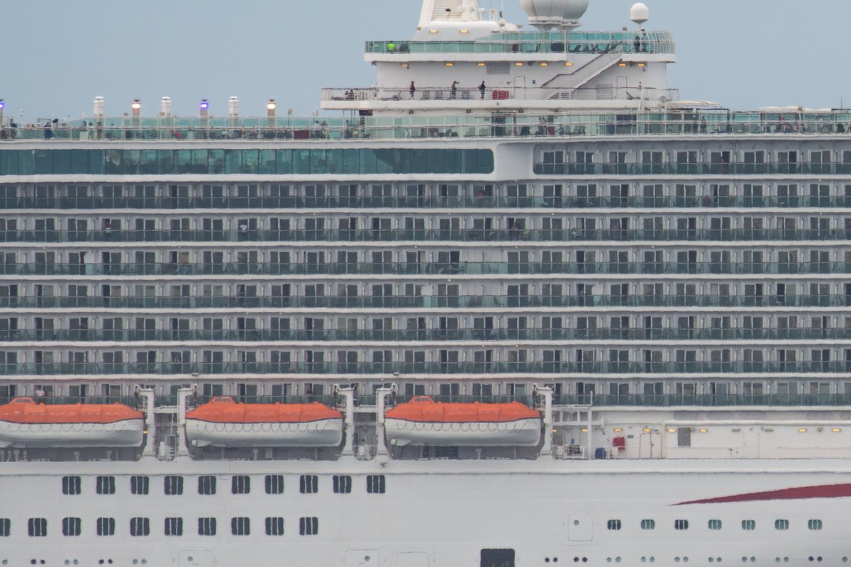 cybersamba's tweet photo. Salida hacia Coruña del #Britannia después de hacer escala en #Gijón  en el puerto del Musel.
@POCruises https://t.co/zqyjb7BToh