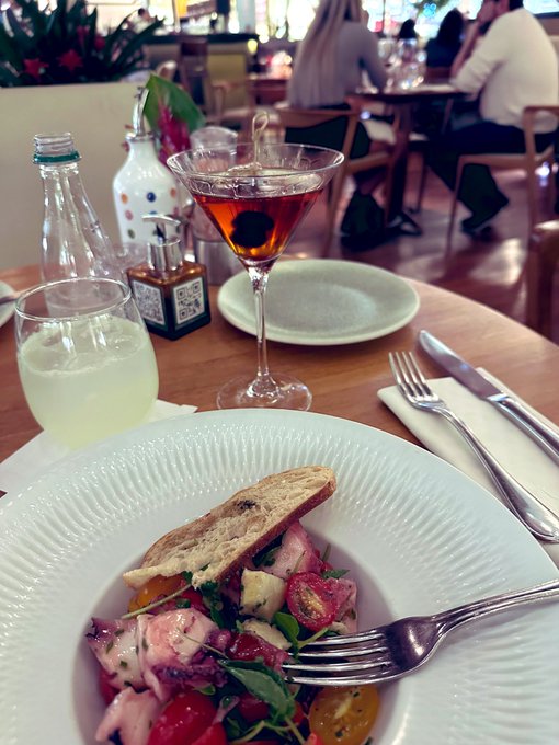 Just a Manhattan kind of night. https://t.co/Vu85aCMsnV