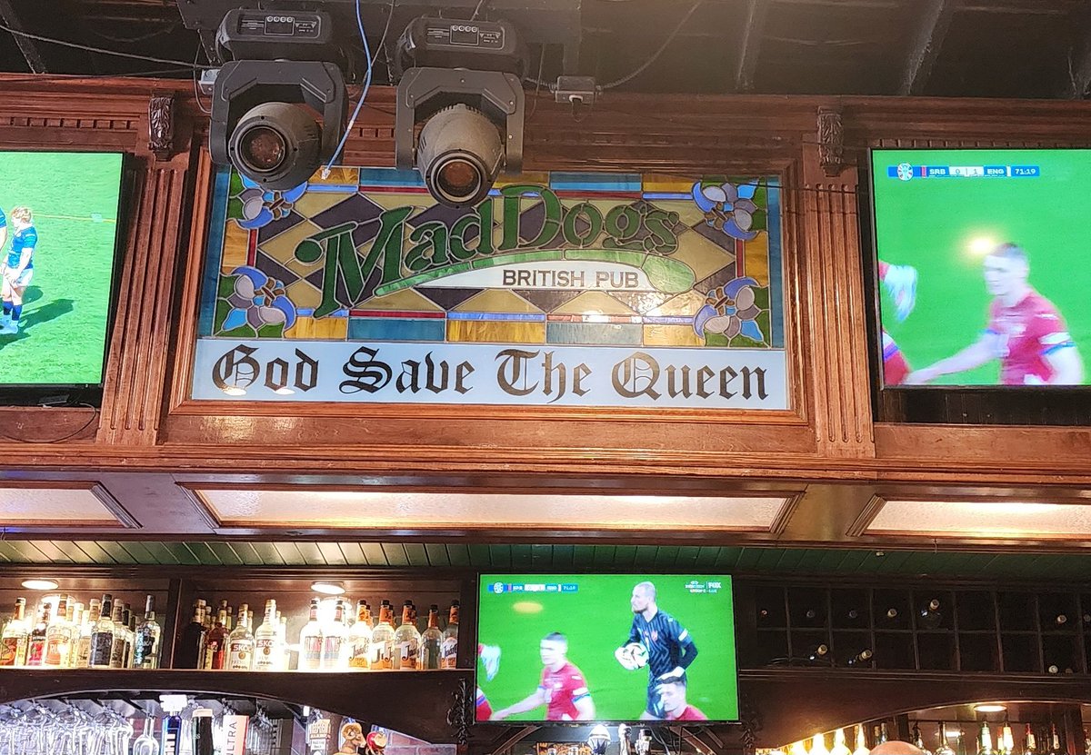 PanBraithwaite1's tweet image. Time to update the sign. #Godsavetheking #troopingthecolor #maddogs #sanantonio #Riverwalk