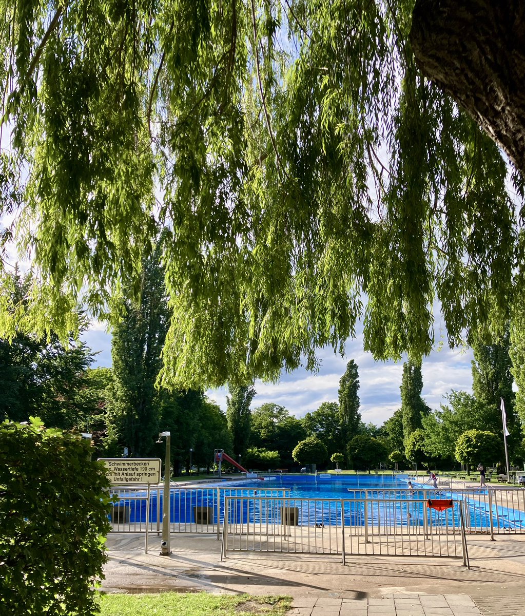 CoraLandshuter's tweet photo. #Freibadzeit #carlmillerbad @Ottostadt 🏊😎 https://t.co/QBaB1pmNNV