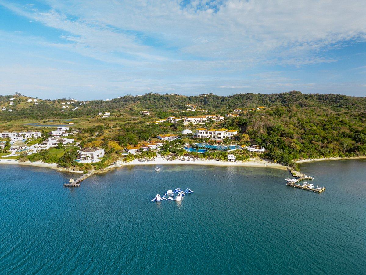 ProsperaGlobal's tweet image. At Próspera, the horizon is brimming with opportunities. Discover the ultimate place to live, work, and play. Join us and shape your future in this vibrant community! 🌴🏢🎉 #Próspera #LiveWorkPlay #Opportunities