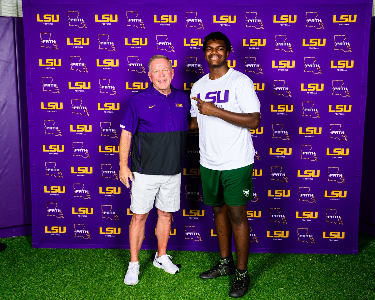mrajordanjr21's tweet image. I am thankful for the chance to attended at the LSU OL/DL camp @SwickONE8 @Coach_Hankton @JBeverlyCoach @CoachBrianKelly @74logan74