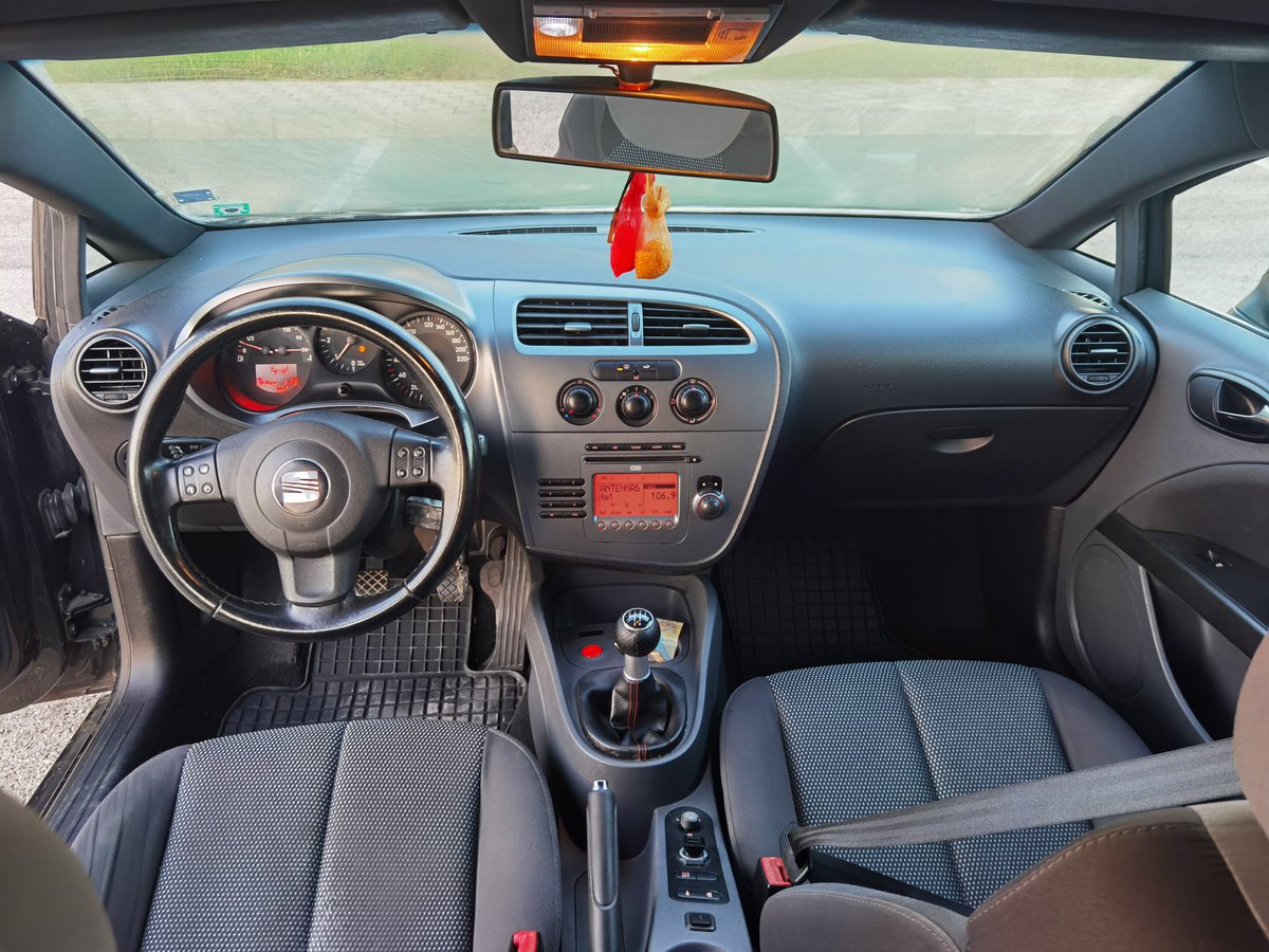 Дечки се продава SEAT LEON 1.9 TDI 66 KW 2007 година...

Со цел да ги избегнеме стручњаците од типот "ЗА ТИЕ ПАРИ ЗНАЕШ ШТО МОЖАМ ДА КУПАМ" , кој е заинтересиран нека ми пише во ДМ ќе добие за се информации...