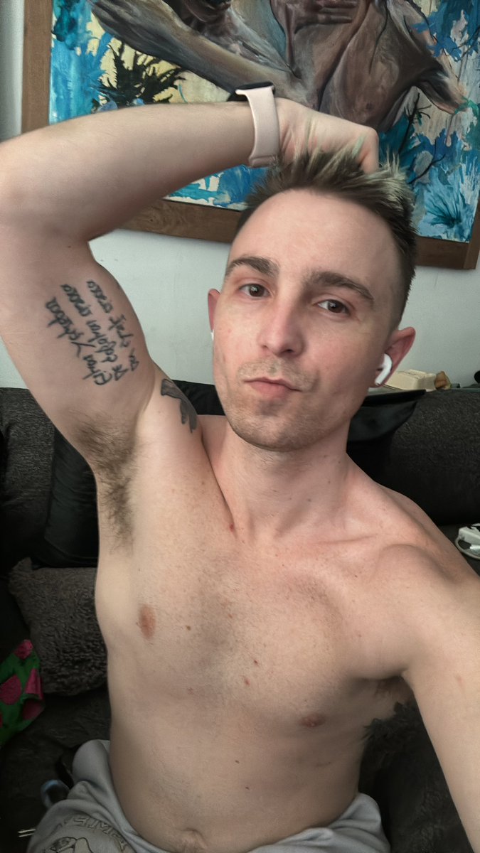 I could be ur son just for the day 😘😇

RT if you’d want me under your roof 🏡