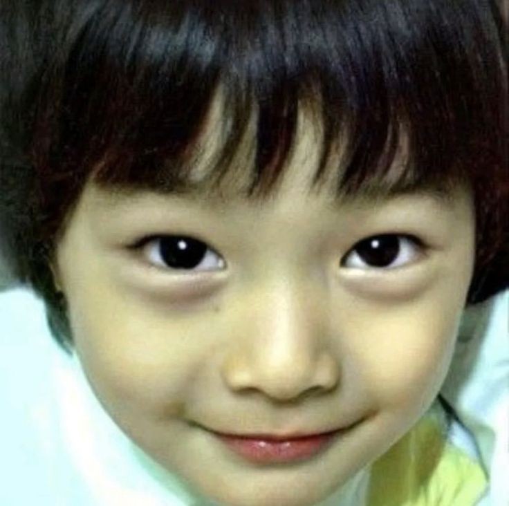 Meri_bittershok's tweet photo. Papás | Mini au Hyunho 

Jngin al ver que sus padres no podrán asistir a su evento de la escuela, pide que su tío y el amigo de su padre asistan en su lugar.

Hyjn y Mnho aceptan gustosos sin siquiera esperarse que el niño los llame papás y le diga a todo mundo que es su hijo. https://t.co/SRtRkcvgki
