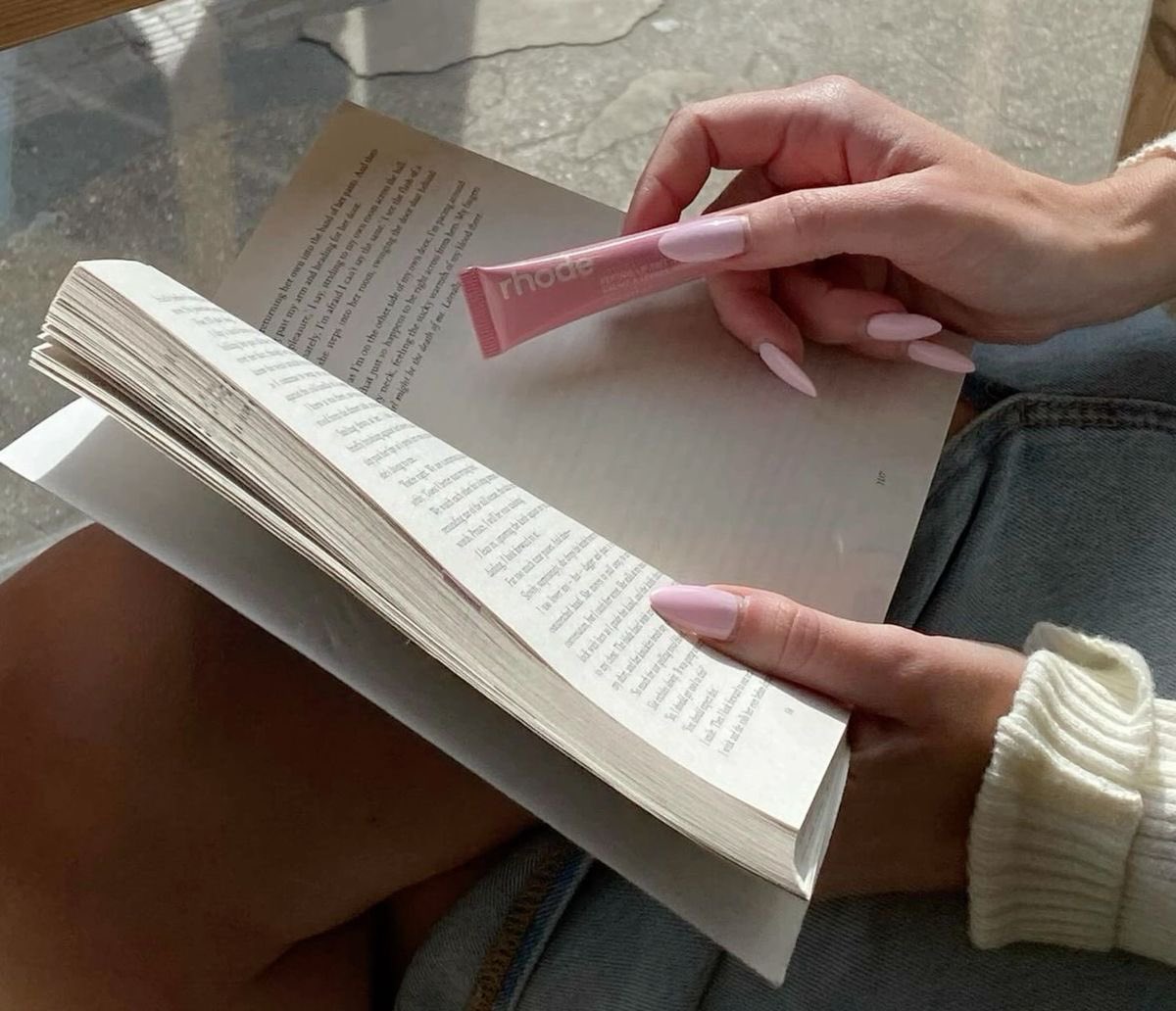 StudyHardMag's tweet photo. June aesthetic: свежая глубинка, звук ночной грозы, хлопковая одежда, заметки перед экзаменом, эспрессо-тоник, ранние подъемы, пробежки на улице, редкие встречи с друзьями, потому что все заняты, баланс между подготовкой к сессии и отдыхом. https://t.co/2Lt6sXCGi7