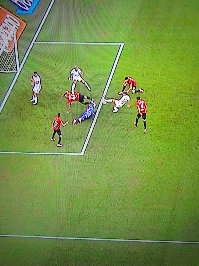 81Papafox's tweet photo. Tentaram operar, mas não foram 100% eficazes. Contra tudo e contra todos! #VamosFlamengo https://t.co/tmTRqRApqm